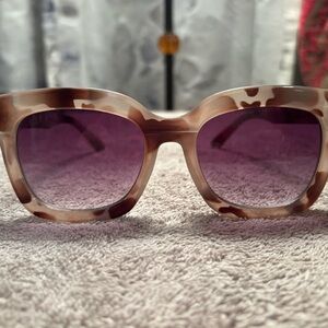 Diff Eyewear Tortoise Shell Sunglasses with Purple Lenses